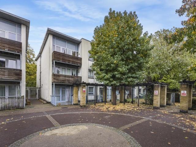 Flat for sale in Forest Gate, Greater London