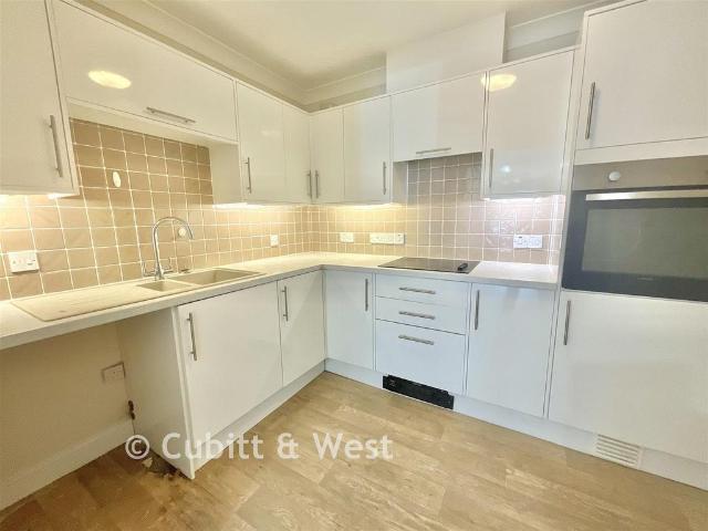 Flat for sale in Arundel, Clapham