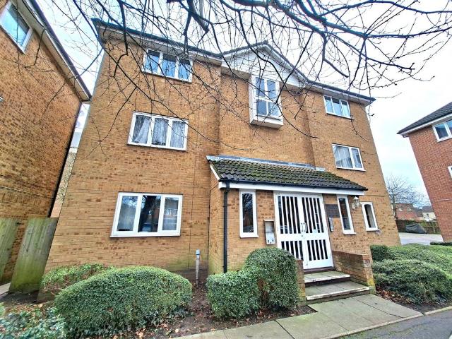 Flat for sale in Woodston, Peterborough
