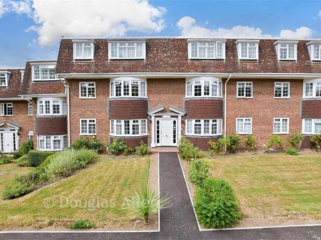 Flat for sale in Ardleigh Green, Greater London