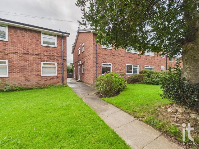 Flat for sale in Cheadle, Greater Manchester