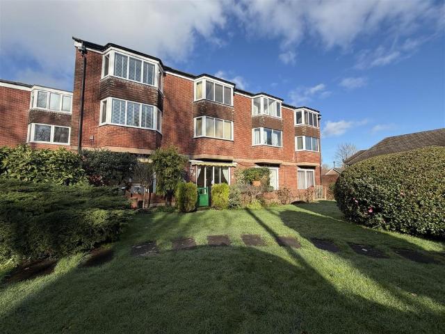 Flat for sale in Lowford, Helford