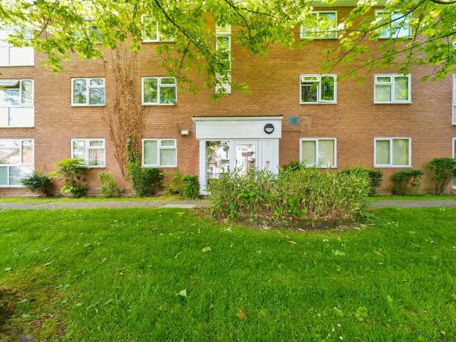 Flat for sale in Claughton, Wirral