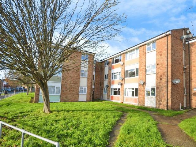 Flat for sale in East Tilbury, Essex