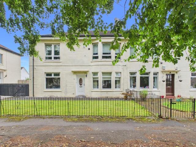 Flat for sale in Knightswood, Scotland