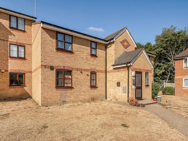 Flat for sale in London Borough of Hounslow, Lower Feltham