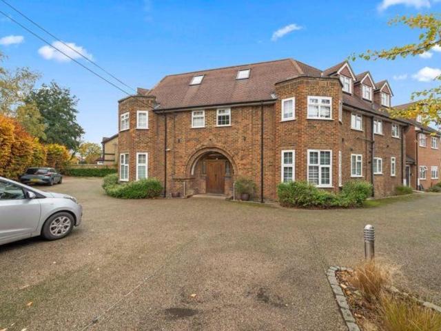 Flat for sale in Wallington, Greater London