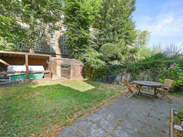 Flat for sale in London Borough of Ealing, Greater London