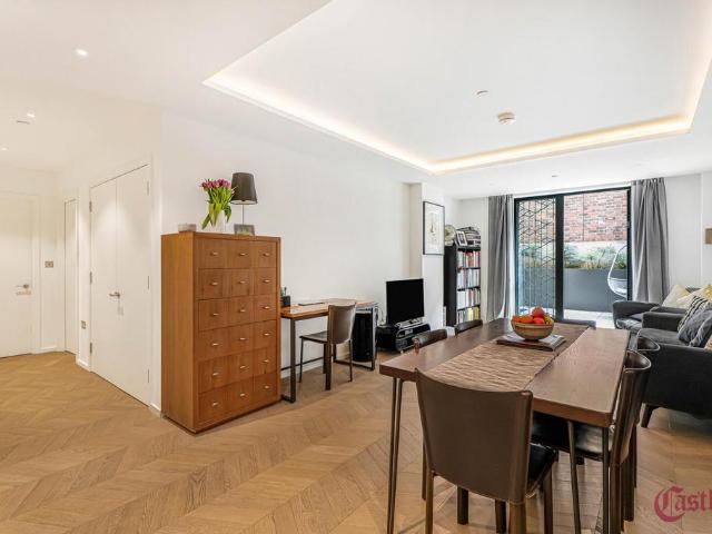 Flat for sale in Crouch End, Greater London