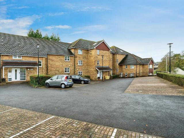 Flat for sale in Newcastle, Wales