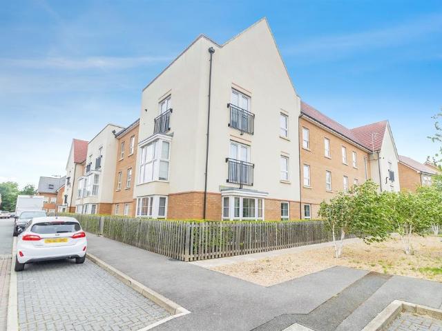 Flat for sale in Dunstable, Bedfordshire