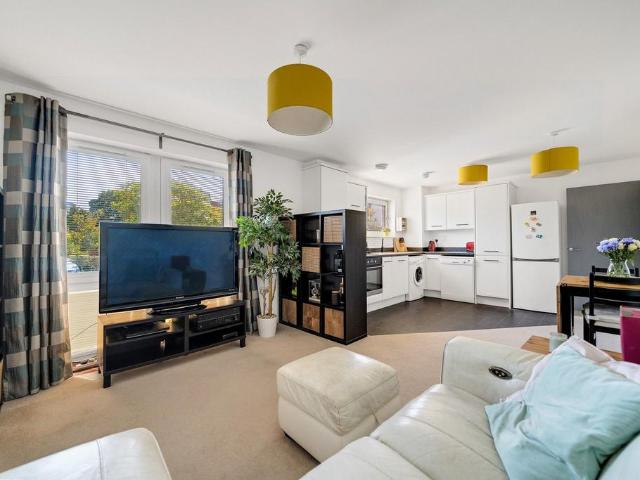Flat for sale in Monks Orchard, Kent