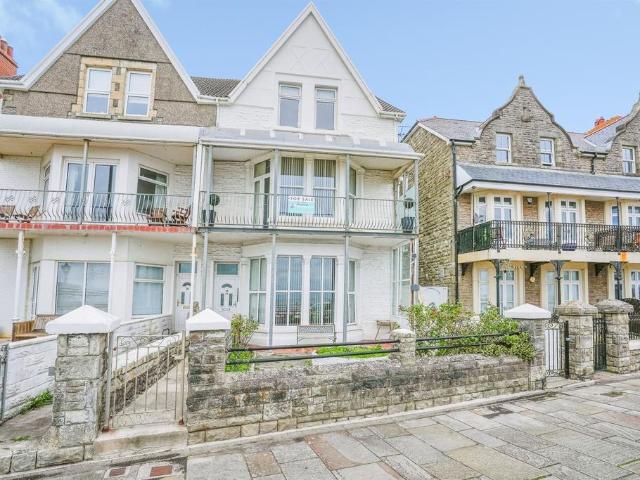 Flat for sale in Porthcawl, Nottage