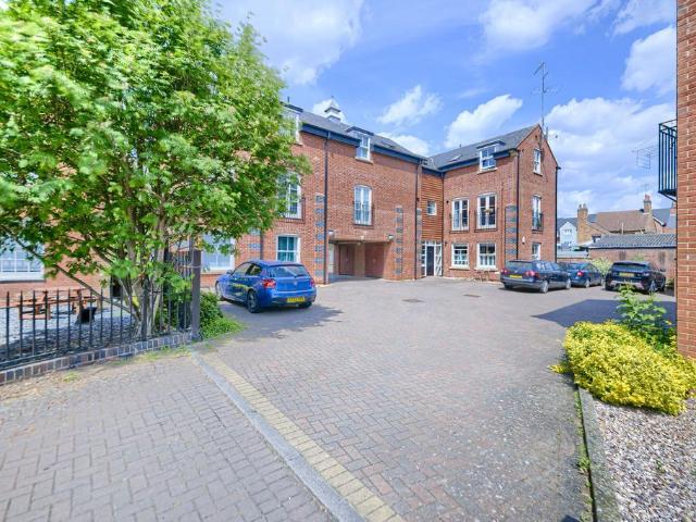 Flat for sale in Stanford On Avon, Leicestershire