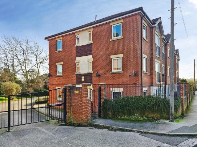 Flat for sale in West Yorkshire