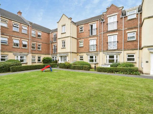 Flat for sale in Farnley, West Yorkshire