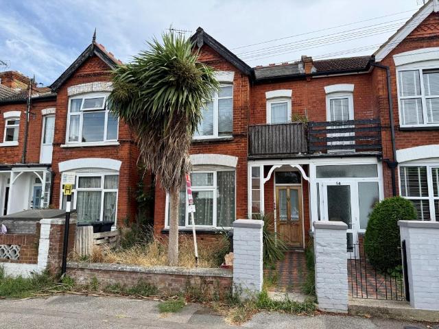 Flat for sale in Hunter's Forstal, Canterbury