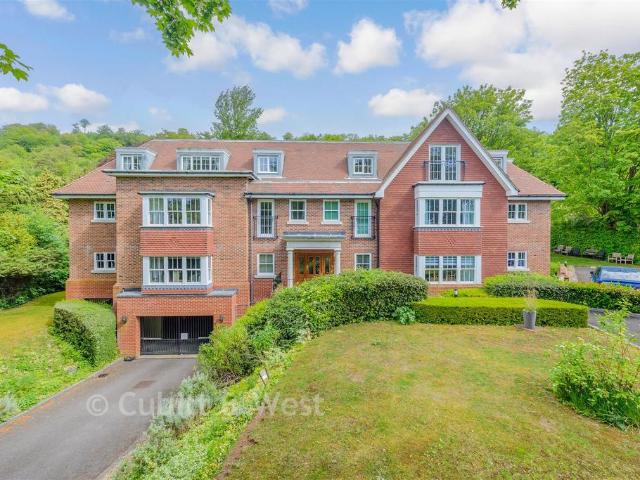 Flat for sale in Red Hill, Surrey