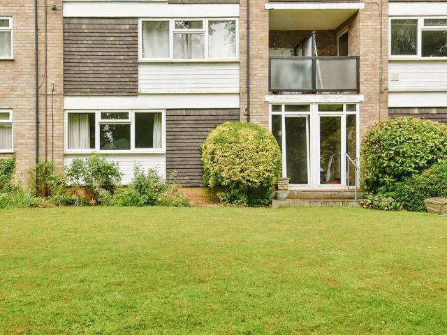Flat for sale in King's Walden, Hertfordshire