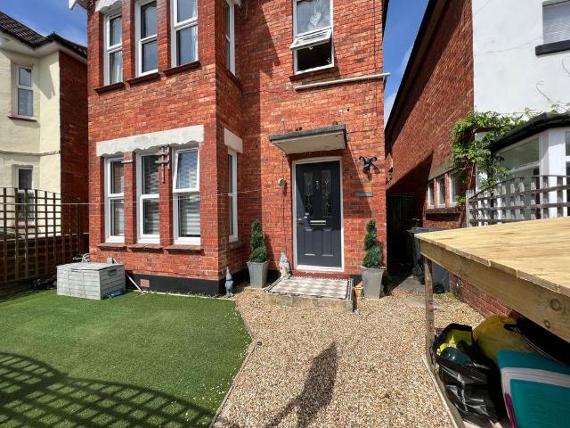 Flat for sale in Talbot Village, Bournemouth