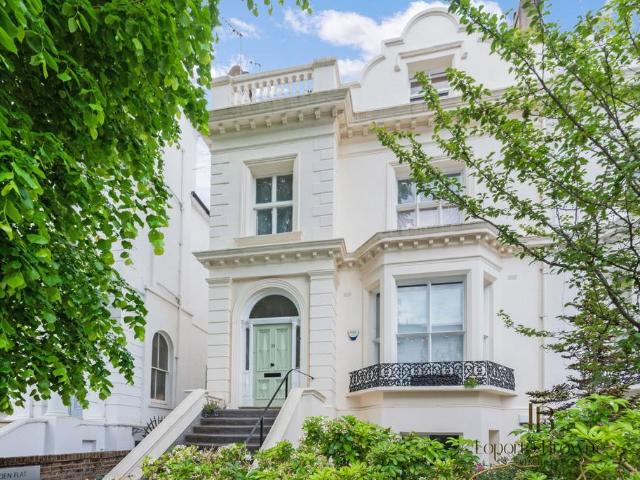 Flat for sale in South Hampstead, Greater London