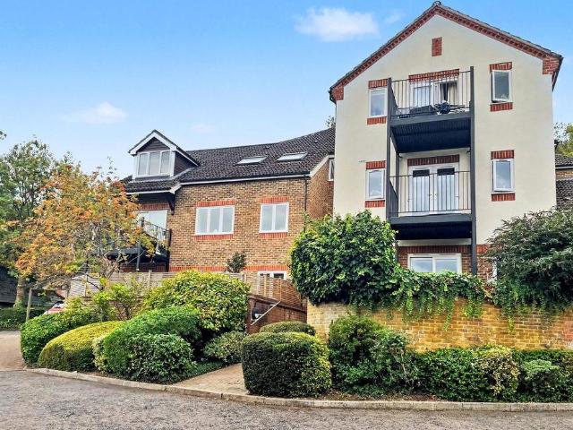 Flat for sale in Beaconsfield and Chepping Wye Community Board, Flackwell Heath