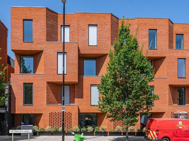 Flat for sale in Hornsey, Greater London