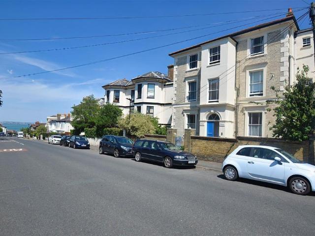 Flat for sale in Oakfield, Ryde
