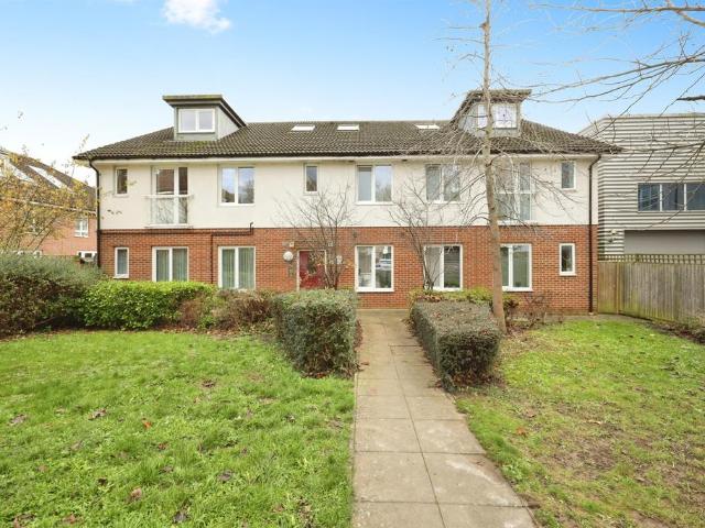 Flat for sale in Holywell Estate, Watford