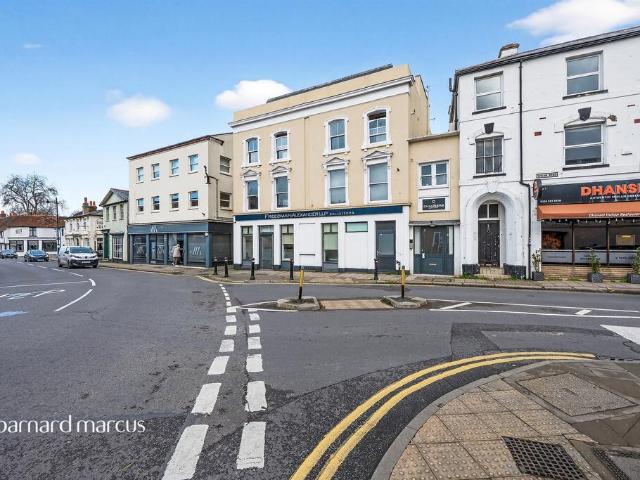 Flat for sale in Ewell, Surrey