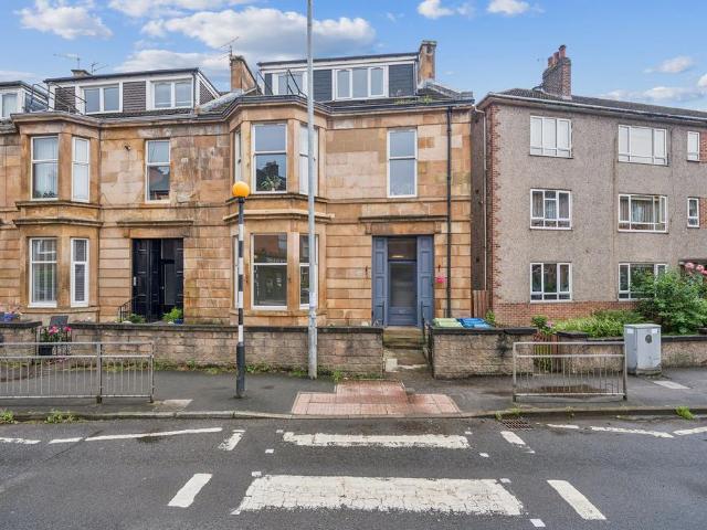 Flat for sale in Battlefield, Scotland