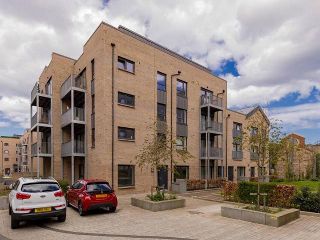 Flat for sale in Leith, Scotland