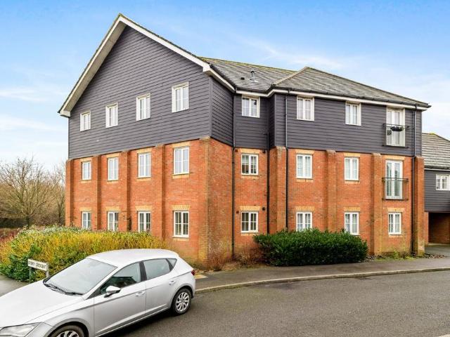 Flat for sale in Hawkinge, Folkestone