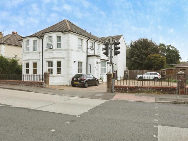 Flat for sale in Blackwell, Mid Sussex