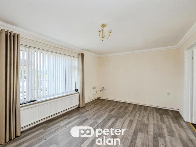 Flat for sale in Cimla, Neath