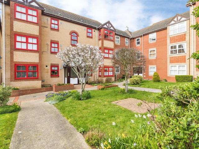 Flat for sale in Eastbridge, Suffolk
