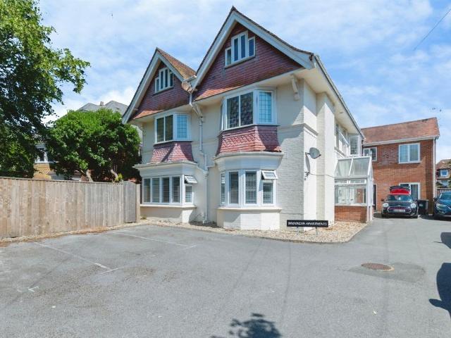 Flat for sale in Charminster, Bournemouth