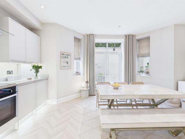 Flat for sale in West Norwood, Greater London