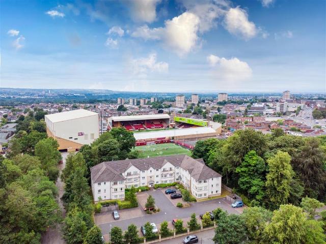 Flat for sale in Motherwell, Scotland