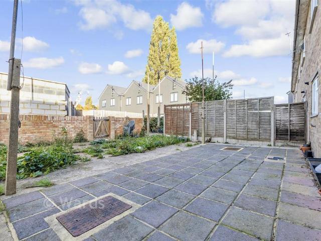 Flat for sale in Swanscombe and Greenhithe, Monks Orchard