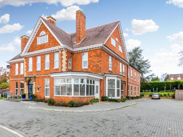 Flat for sale in Rushden