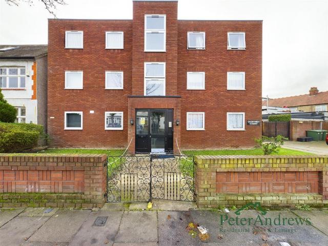 Flat for sale in Gants Hill, Greater London