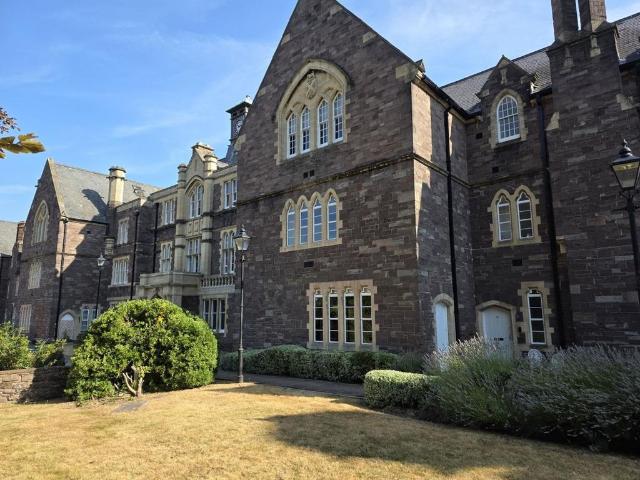 Flat for sale in Abergavenny