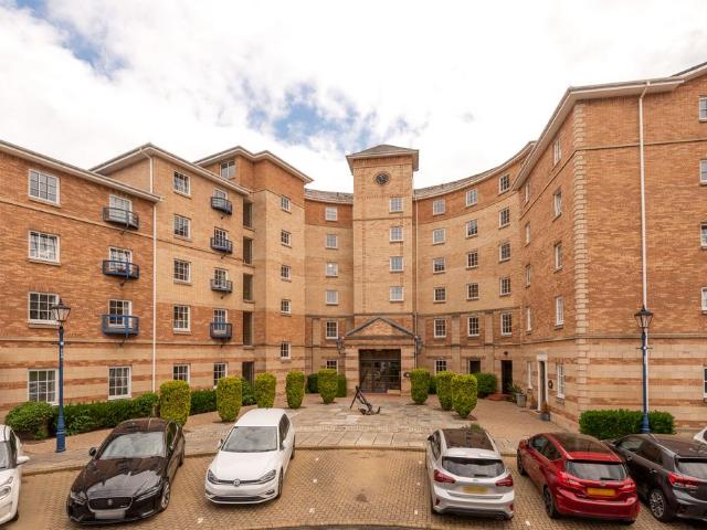 Flat for sale in North Leith, Scotland