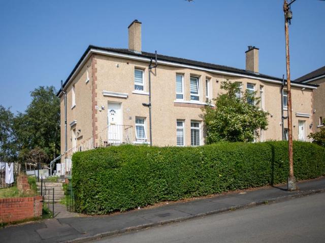 Flat for sale in Greenfield, Scotland