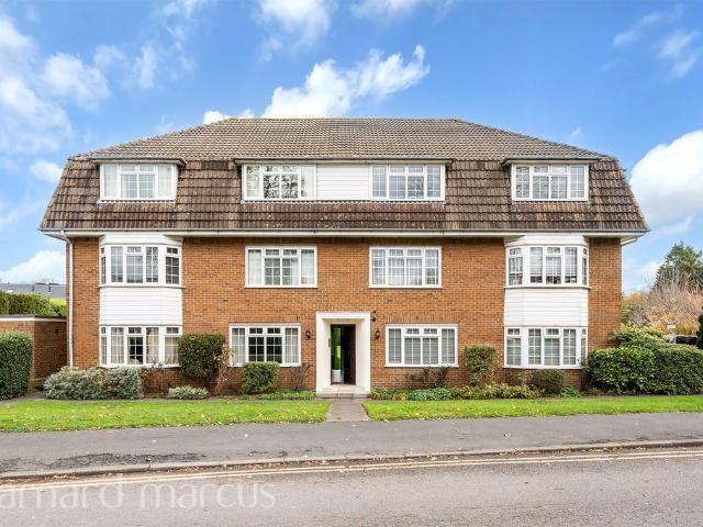 Flat for sale in Stoneleigh, Ewell