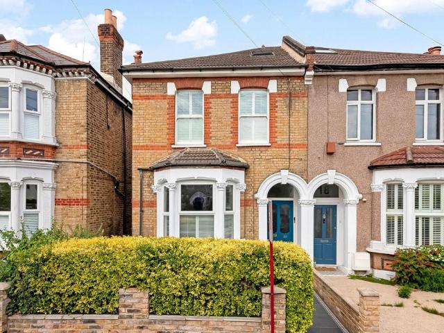 Flat for sale in London Borough of Lewisham, Greater London