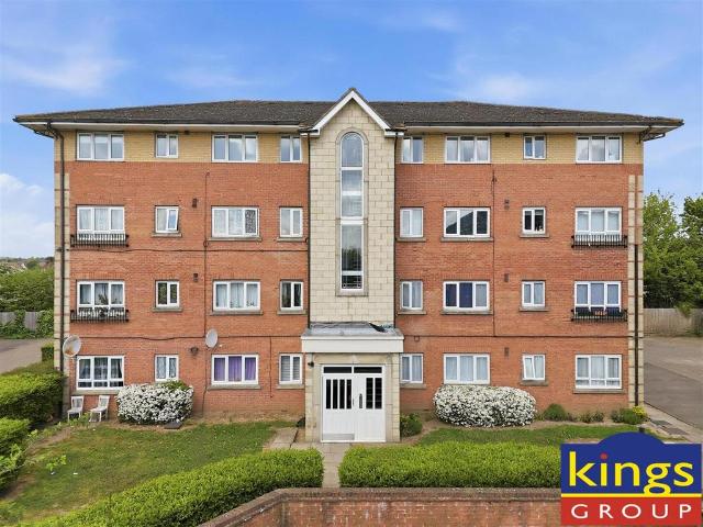 Flat for sale in Lower Edmonton, Greater London