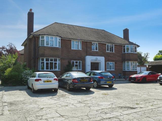 Flat for sale in London Borough of Croydon, Greater London