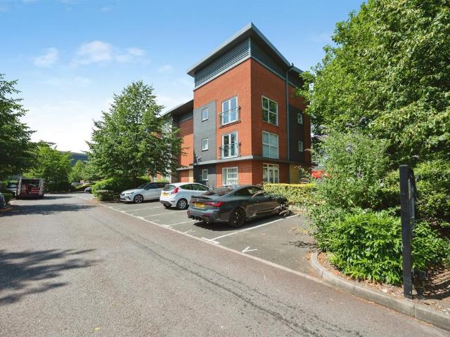 Flat for sale in Tat Bank, Oldbury